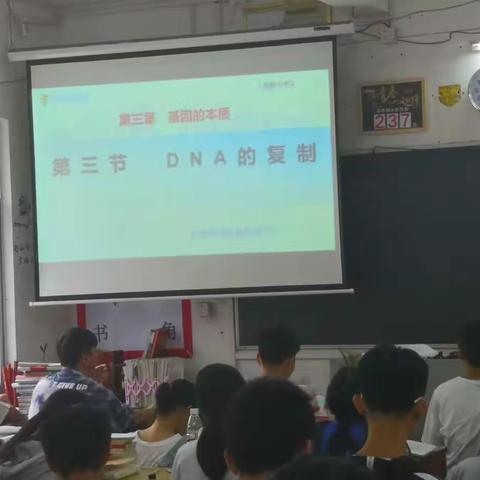 高三（11）班李勤老师复习课。用镜头记录班主任科任教师学生高三学习