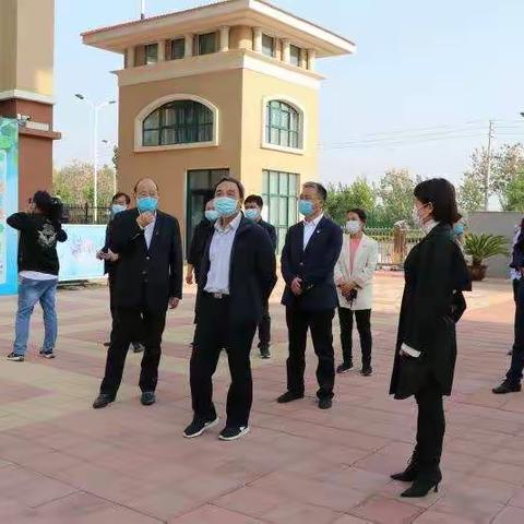 郑州市人大常委会副主任张春阳一行莅临新密市新华路小学视察 新冠肺炎疫情防控工作