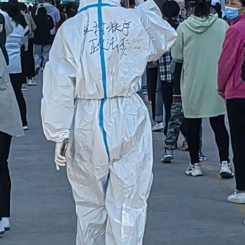 致敬，核酸检测工作中的大白