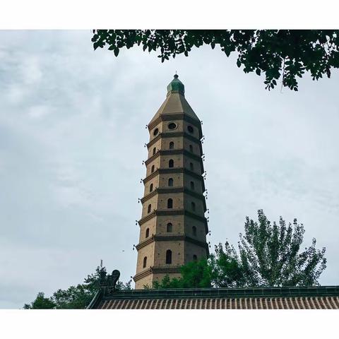 城市里的古塔