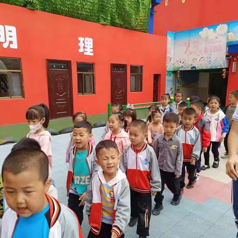 彬州市彩虹幼儿园大二班一周精彩呈现