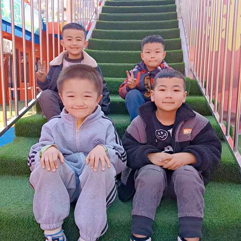 彬州市彩虹幼儿园大二班第五周精彩瞬间抓拍