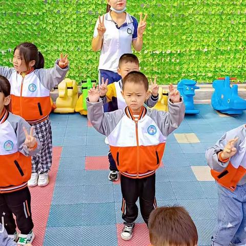 彩虹幼儿园大二班宝贝们一日精彩瞬间✌✌