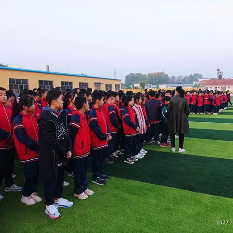 国旗照耀我健康成长——朝阳小学周一升旗仪式