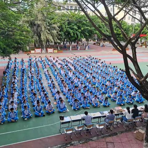 东方市铁路中学2020年秋季学期高一年级表彰大会