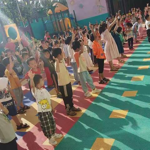 幸福摇篮幼儿园大二班回忆篇——秋风送爽，快乐成长！