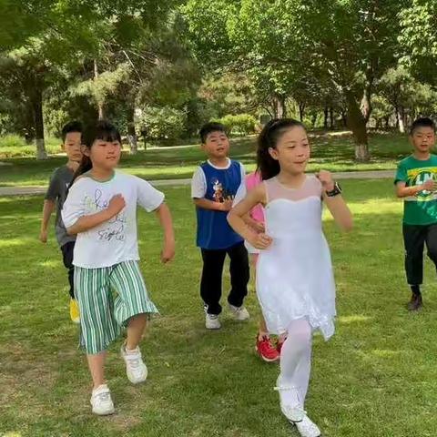 濮阳市实验小学三年级（11）班  乐知读书社团——走进书香乐园，让我们“帽”美如花