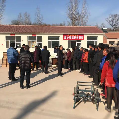 市政协工作队员在沁县松村乡倪村开展扶贫慰问活动