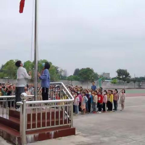 表先进树榜样,共奋斗齐进步---后洋小学期中师生总结会议