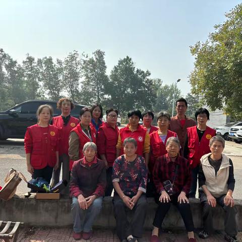 寺坡街道龙泉社区重阳节义剪志愿服务活动
