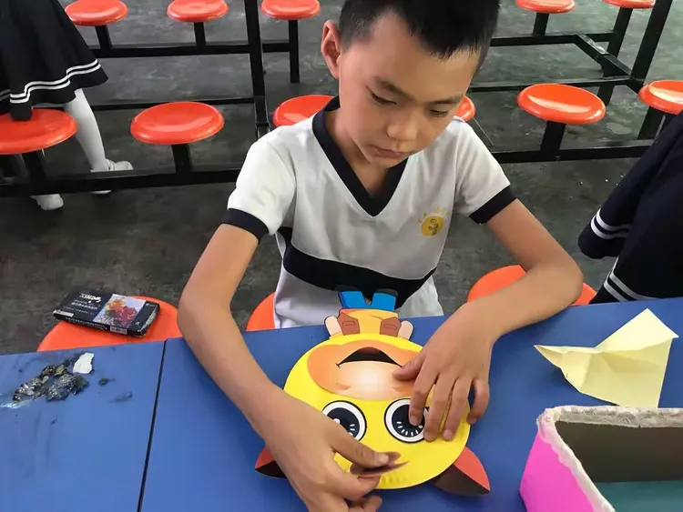 育杰学校第十届文化艺术节——三年级手工艺术品制作