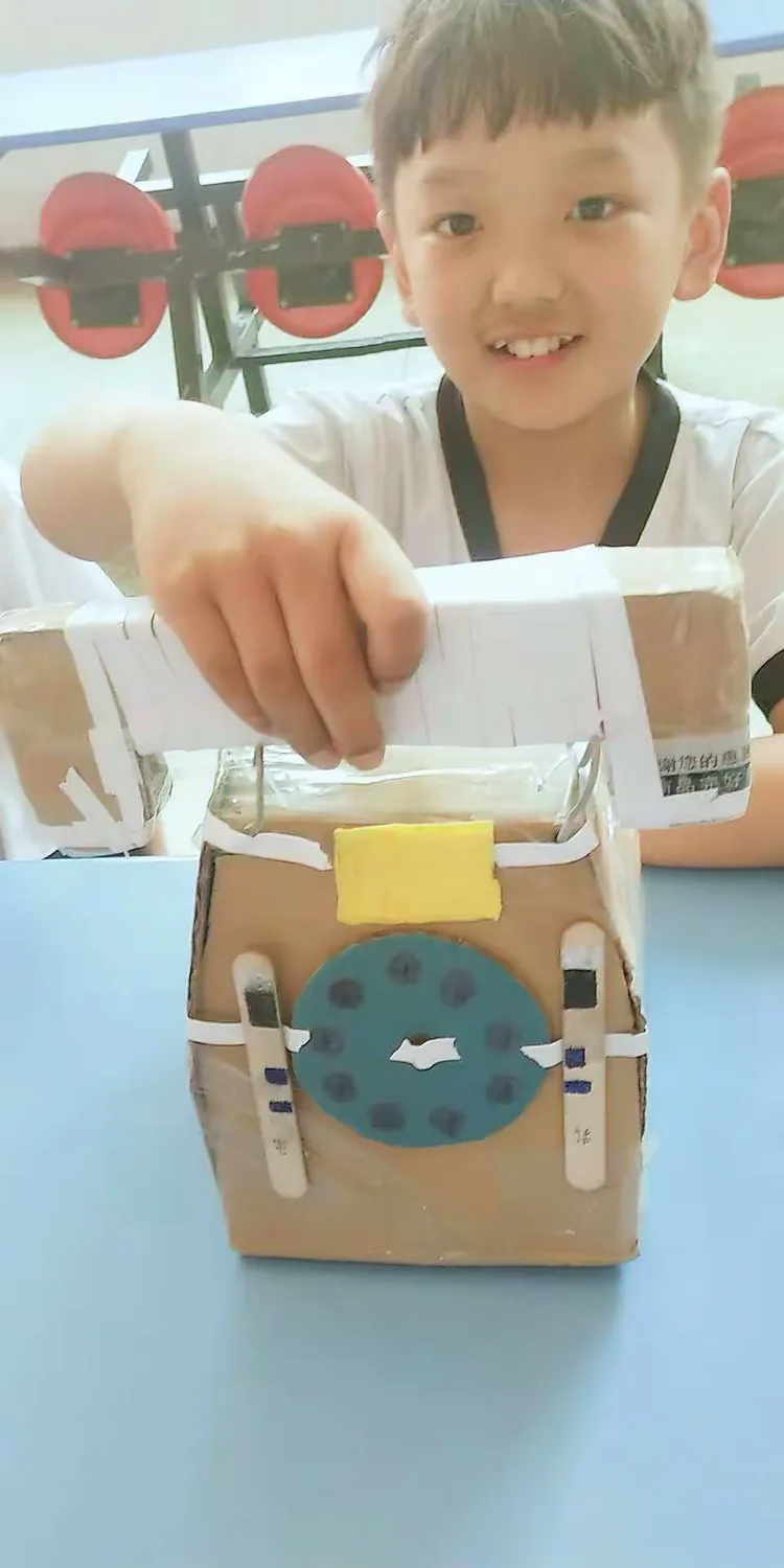 育杰学校第十届文化艺术节——三年级手工艺术品制作