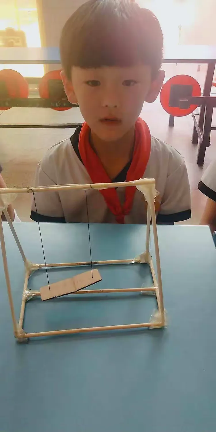 育杰学校第十届文化艺术节——三年级手工艺术品制作