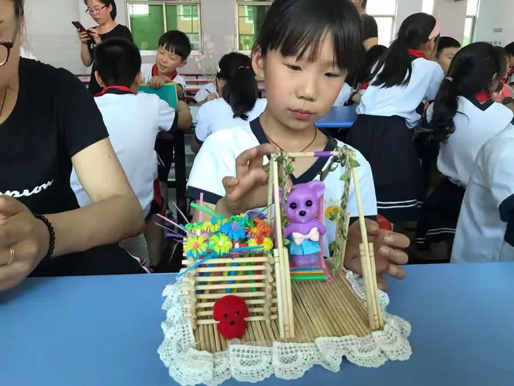 育杰学校第十届文化艺术节——三年级手工艺术品制作
