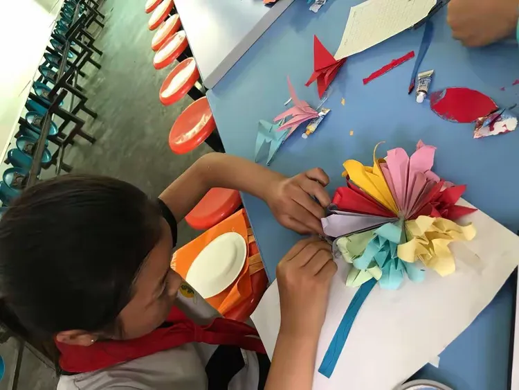 育杰学校第十届文化艺术节——三年级手工艺术品制作