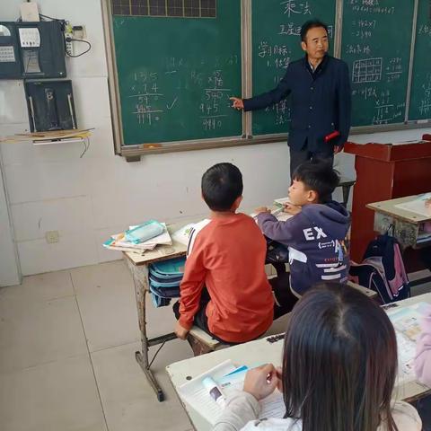 卞庄小学听课评课活动(四年级数学)主讲人:夏文亮老师