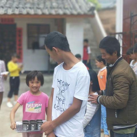 小手牵大手，助力农村人居环境提升