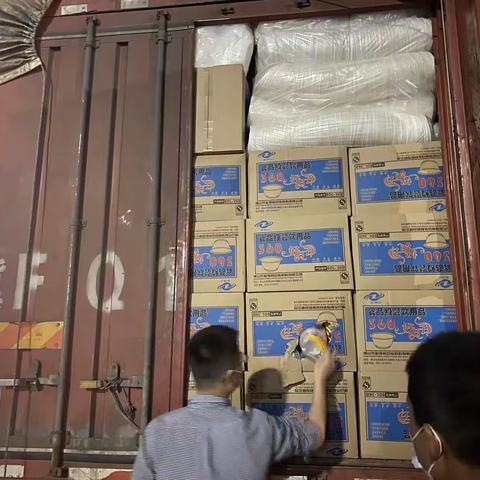 市交通港航局在新海港组织开展禁塑联合执法行动