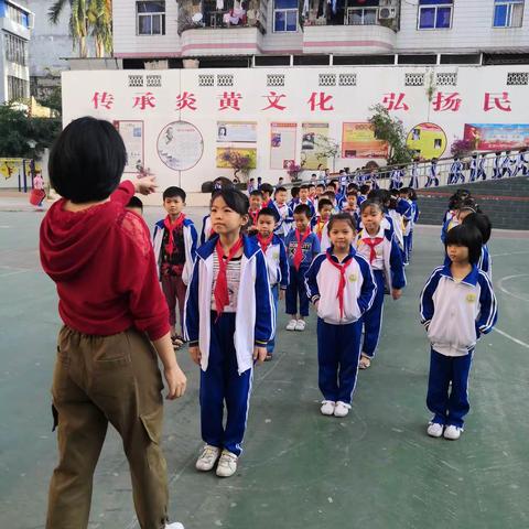 那大第五小学———低年级体育教学展示课