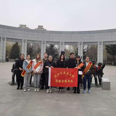 院团委开展清明祭扫雷锋墓活动——追思先烈，致敬英雄