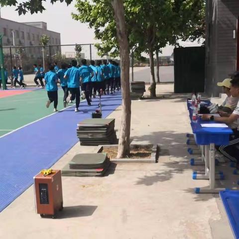 安阳市开发区高级中学刘占柱名师工作室到我校送课交流