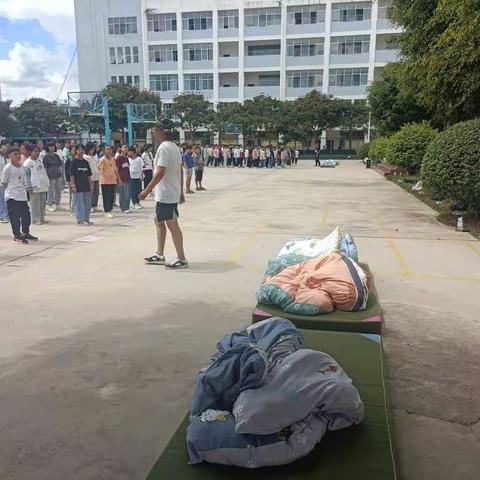 个旧市第七中学七年级新生学前教育活动