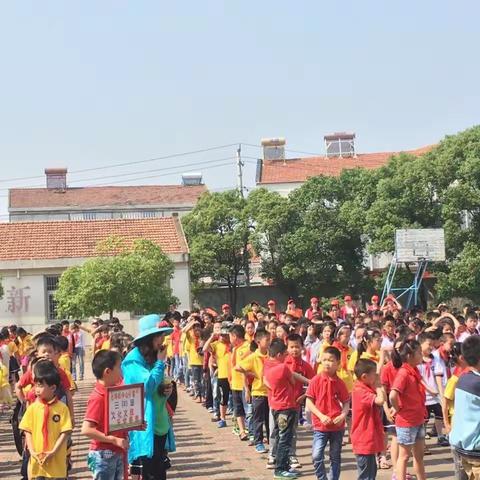 “千岗连万家，巾帼文明在行动”