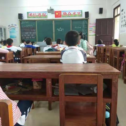                   树芳小学     三（一）班