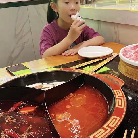 时光荏苒，暑假如期而至，这就是我的暑假生活多姿又多彩，大家跟我一起来欣赏吧