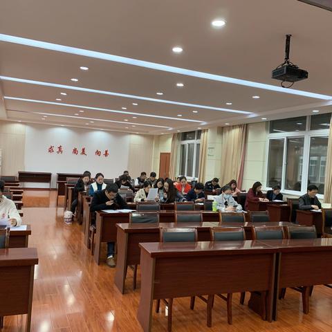 凝心聚力，脚踏实地～育才学校召开七八年级教师会