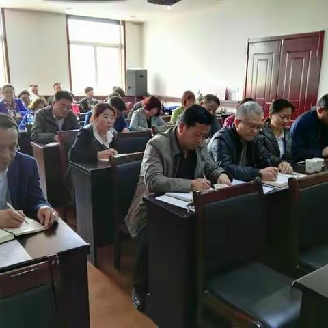 4月21曰下午区卫计局针对省卫计委对我区基本公共卫生服务考核召开反馈会。