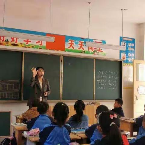 课堂展风采，教研促成长――梁水镇中心小学数学教研活动 （三）