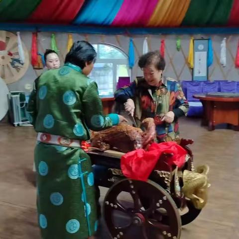 门球界领导欢聚在杜尔伯特大草原，祝贺第九届全国“民族团结杯”门球赛圆满成功