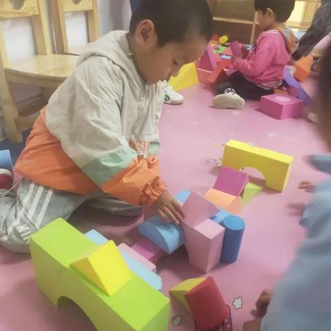 搭建幼儿园