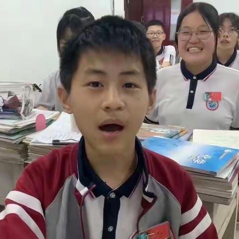 我爱您，我的老师---记教师节期间八年级四班学生的祝福