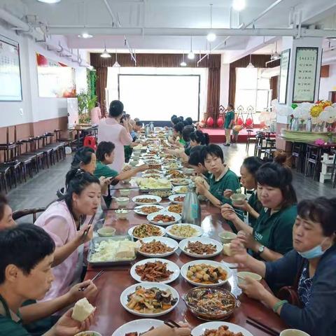 2020年8月.23日走进雨花生活，分享感动，感受快乐，让我们一起努力让老年人的晚年生活更有意义。