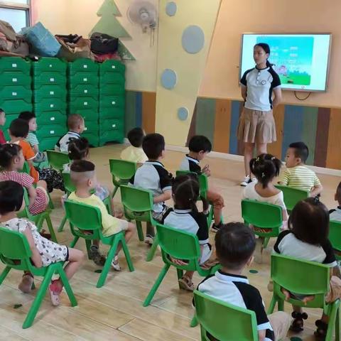 新的学期开始啦～我们小一班是由点点班的二十几位小可爱们和几位新来的小可爱们和组成的一个大家庭😄