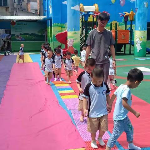 小二班宝贝们快乐的一周😃😃