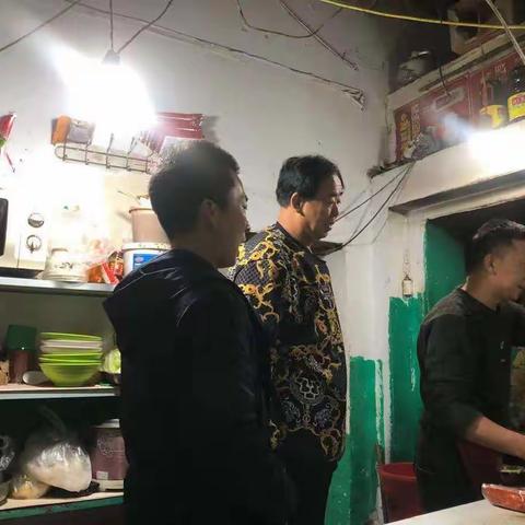 四季青街道蔚庄社区常态化环保夜查