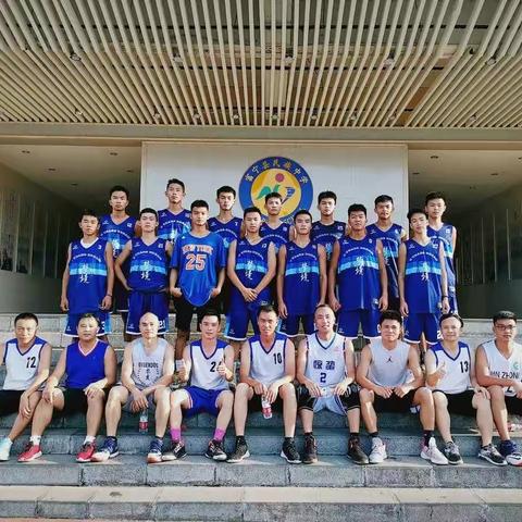 师生同场竞技，青春永不散场   ——富宁民中高二年级师生篮球赛