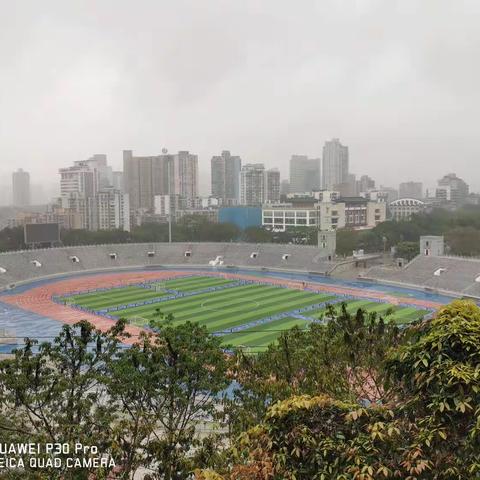 修葺一新的大田湾体育场。今天顺道办事路过体育馆，容貌大变，临时起意，在周边游览，感觉很好，特发此图文。