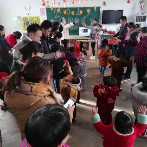 雉河幼儿园小班“迎新年，庆元旦”亲子活动
