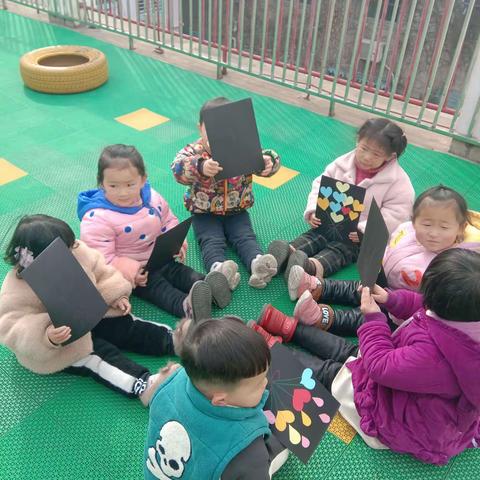 雉河幼儿园小班“三八”妇女节活动