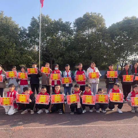 自主管理助成长 静待花开香满园——记龙门畈乡中心小学二月份自主管理表彰大会