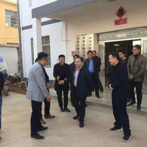市人大常委会副主任、县委书记张祯祥到古县渡龙燕村视察和指导扶贫工作