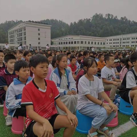 奋斗正当时    携手谱新篇——桑植县芙蓉学校2022年秋季开学典礼暨期末考试表彰大会