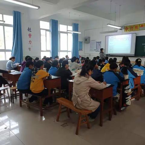 永平县博南镇曲硐中学数学教研组听评课活动简报