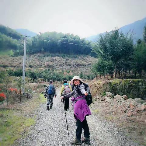 余仓登山记 有一种精神叫坚持到底！