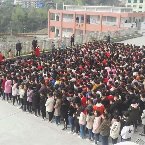 警钟长鸣，安全至上:水布垭中小学校“真人3D版动作大片《逃生》震撼上映”