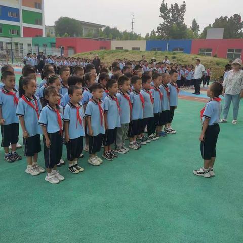福生小学二年级二班：军训